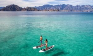 Personas disdrutando del agua caliente en Loreto